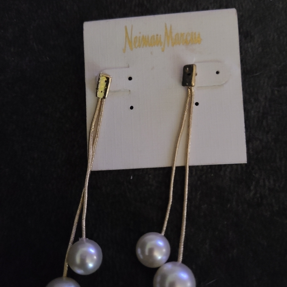 Gold pearl drop earrings